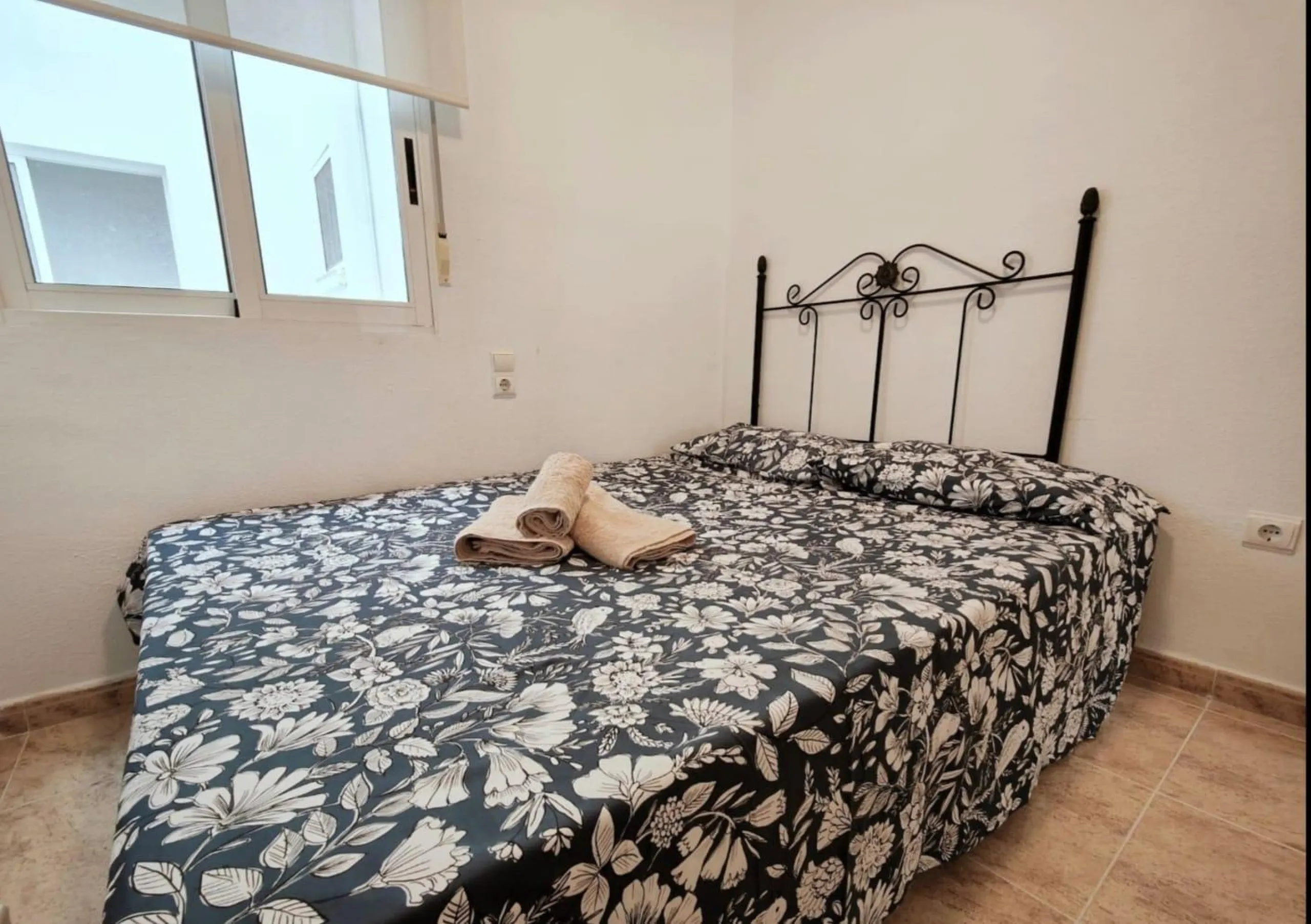 2 BEDROOM 1 BATHROOM APARTMENT WITH POOL IN THE CENTER OF TORREVIEJA