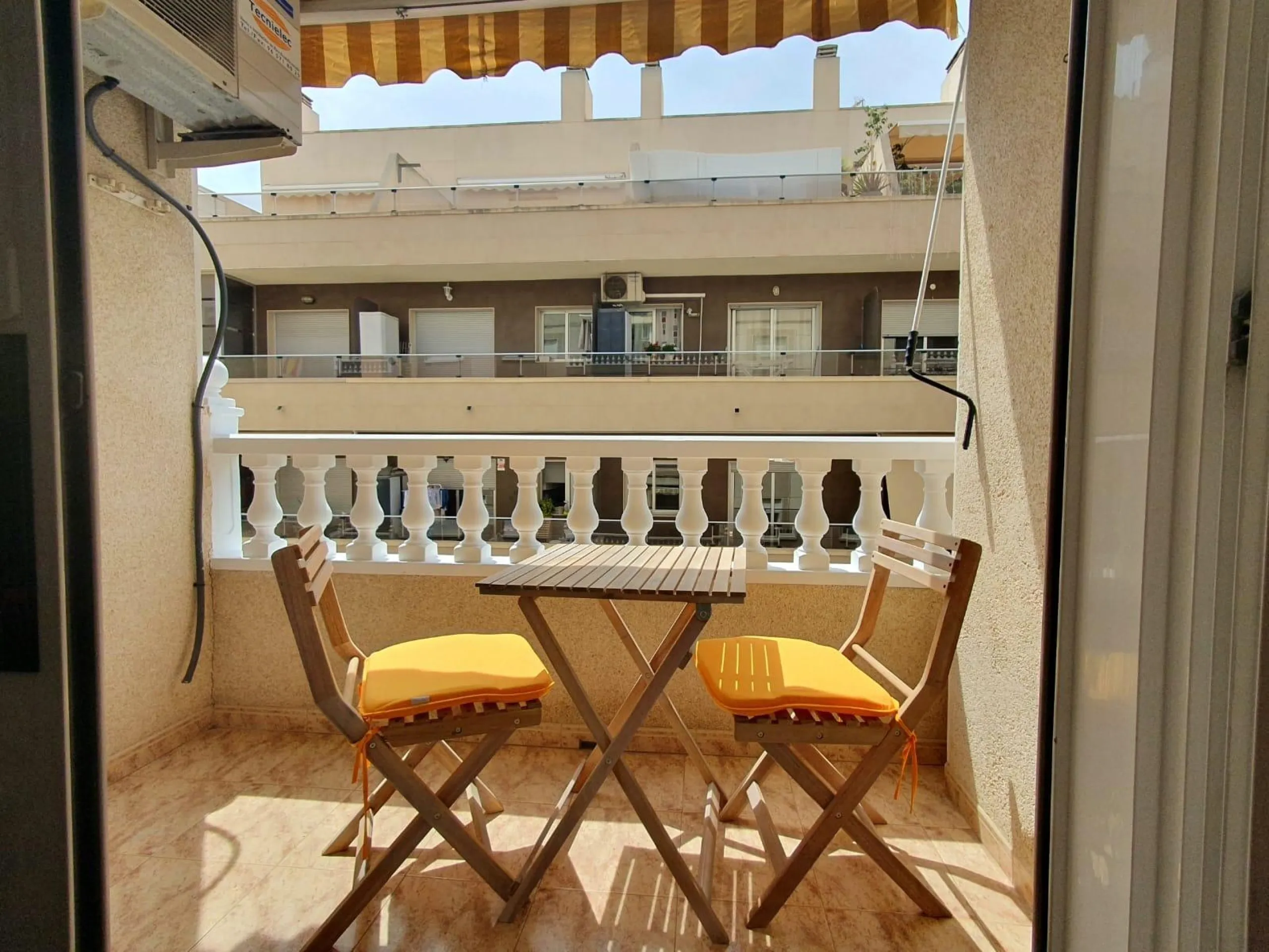 2 BEDROOM 1 BATHROOM APARTMENT WITH POOL IN THE CENTER OF TORREVIEJA