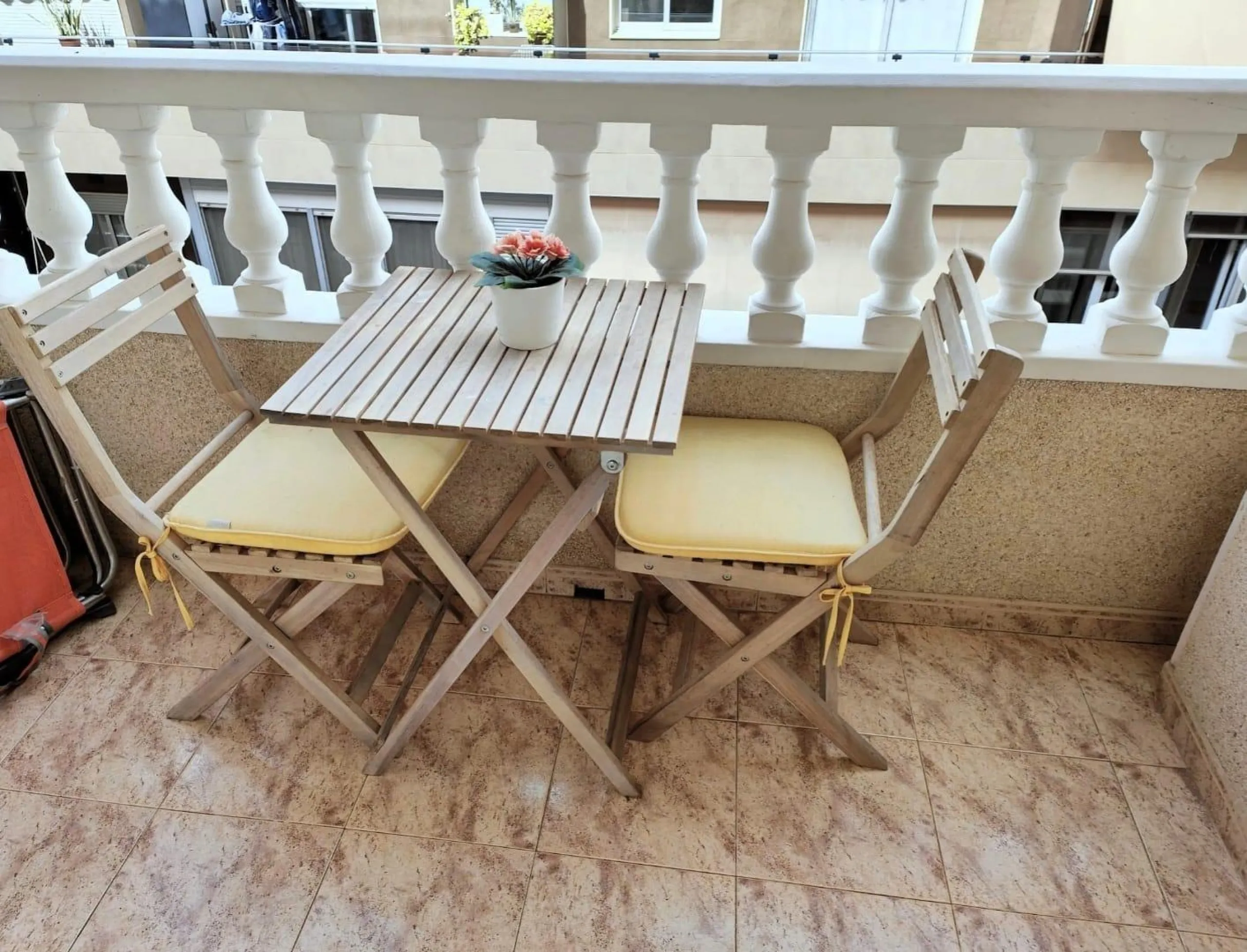2 BEDROOM 1 BATHROOM APARTMENT WITH POOL IN THE CENTER OF TORREVIEJA