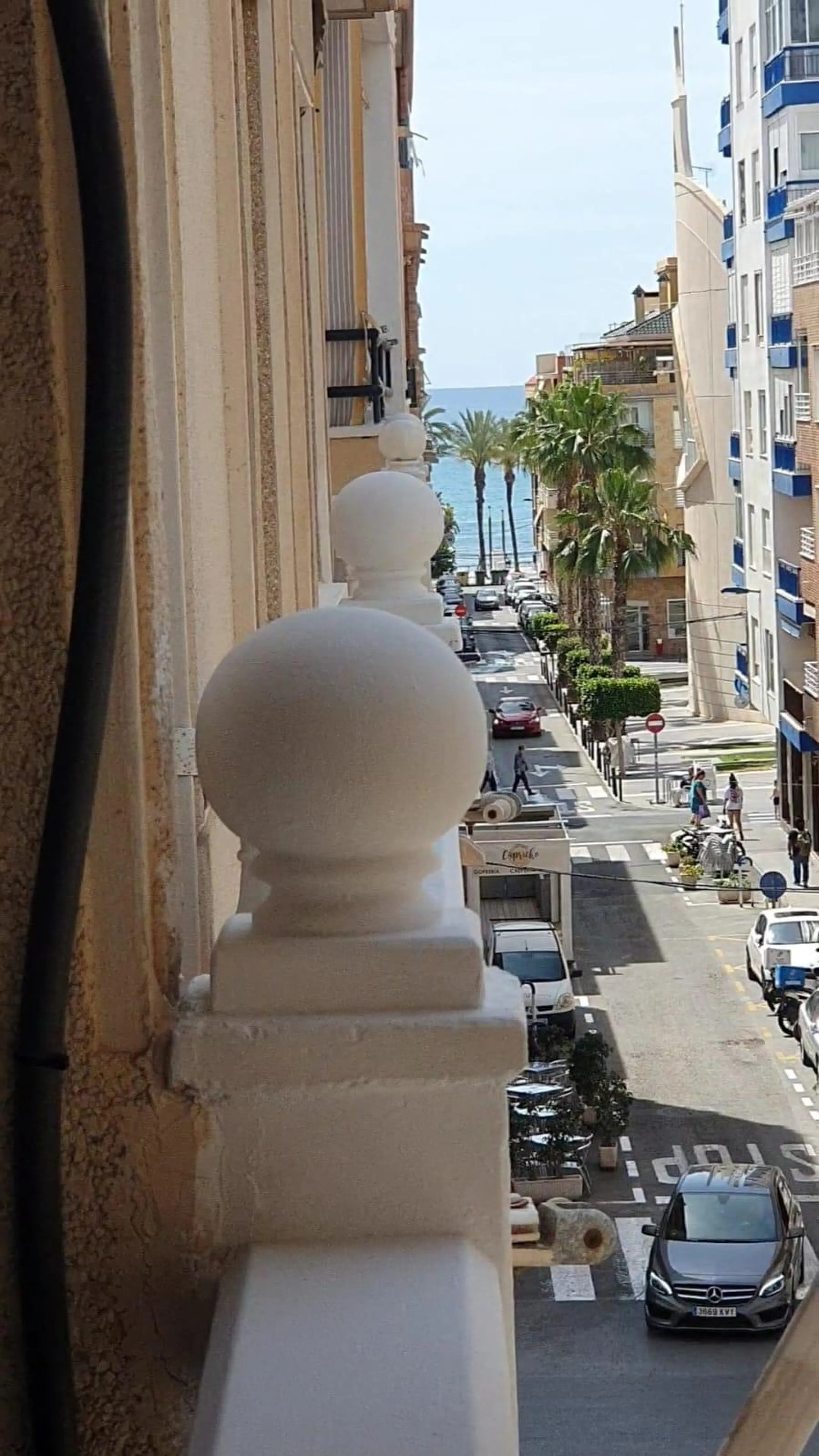 2 BEDROOM 1 BATHROOM APARTMENT WITH POOL IN THE CENTER OF TORREVIEJA