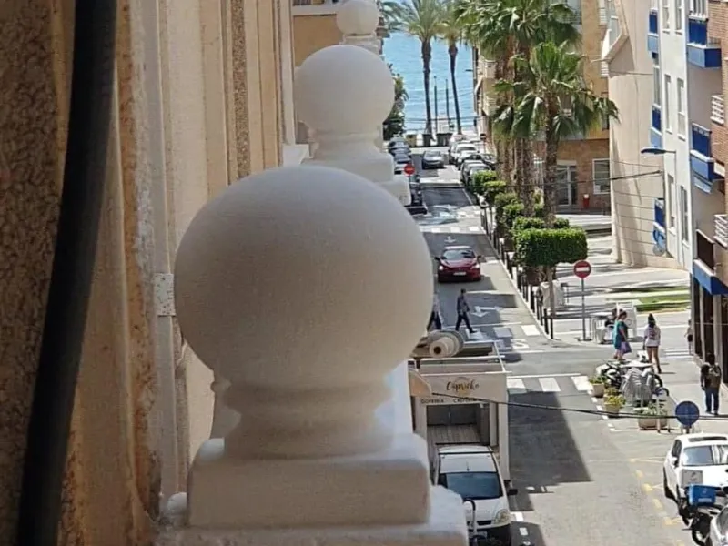 2 BEDROOM 1 BATHROOM APARTMENT WITH POOL IN THE CENTER OF TORREVIEJA