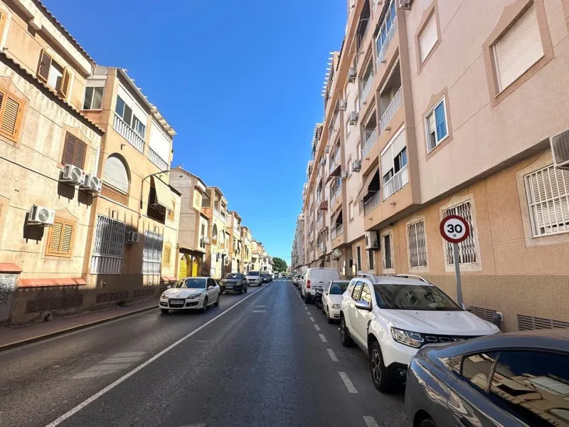 ATICO CON 2 HAB 1 BAÑO A 300 METROS DE LA PLAYA CON PISCINA COMUNITARIA