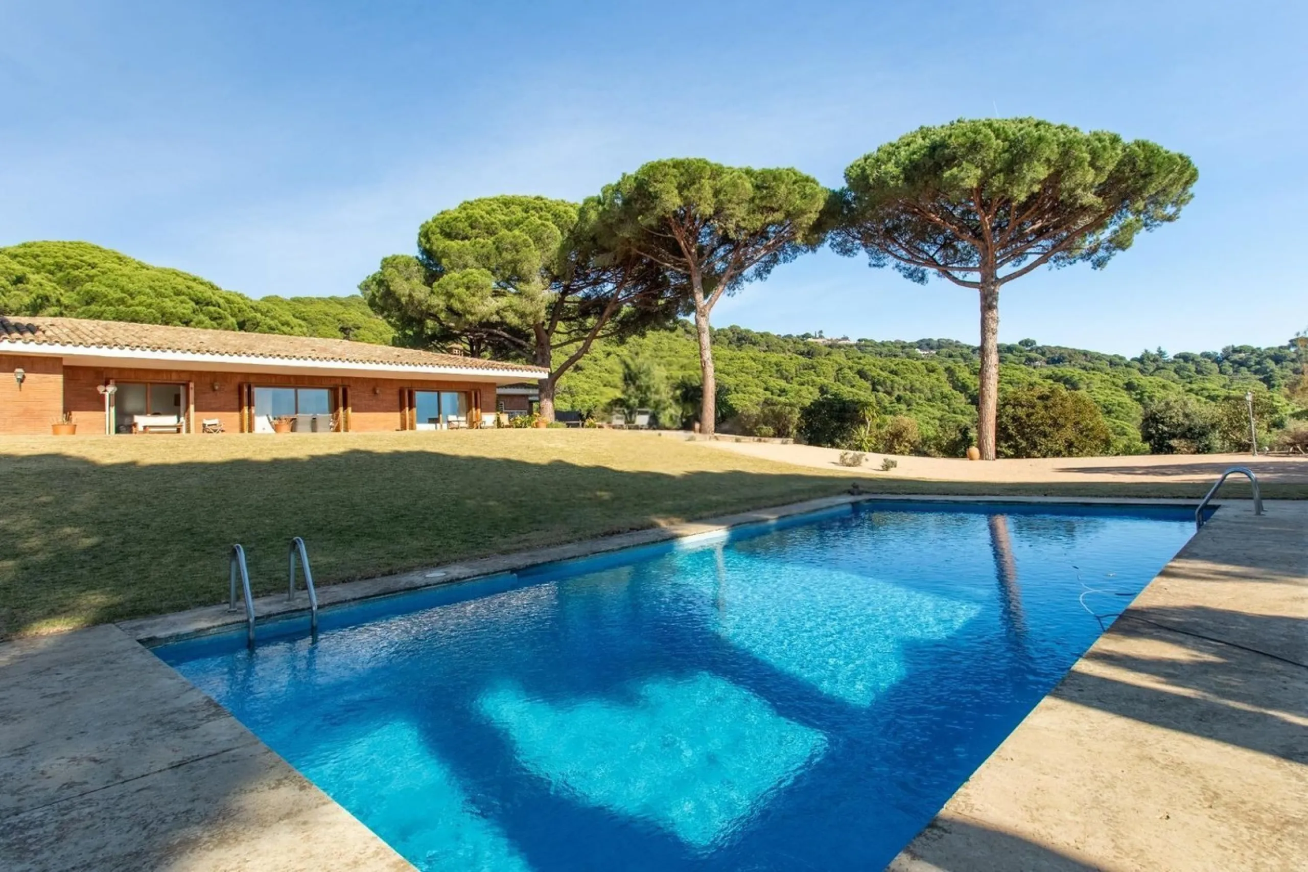 Single-Storey Mediterranean Villa with Sea Views in Sant Andreu de Llavaneres, Barcelona