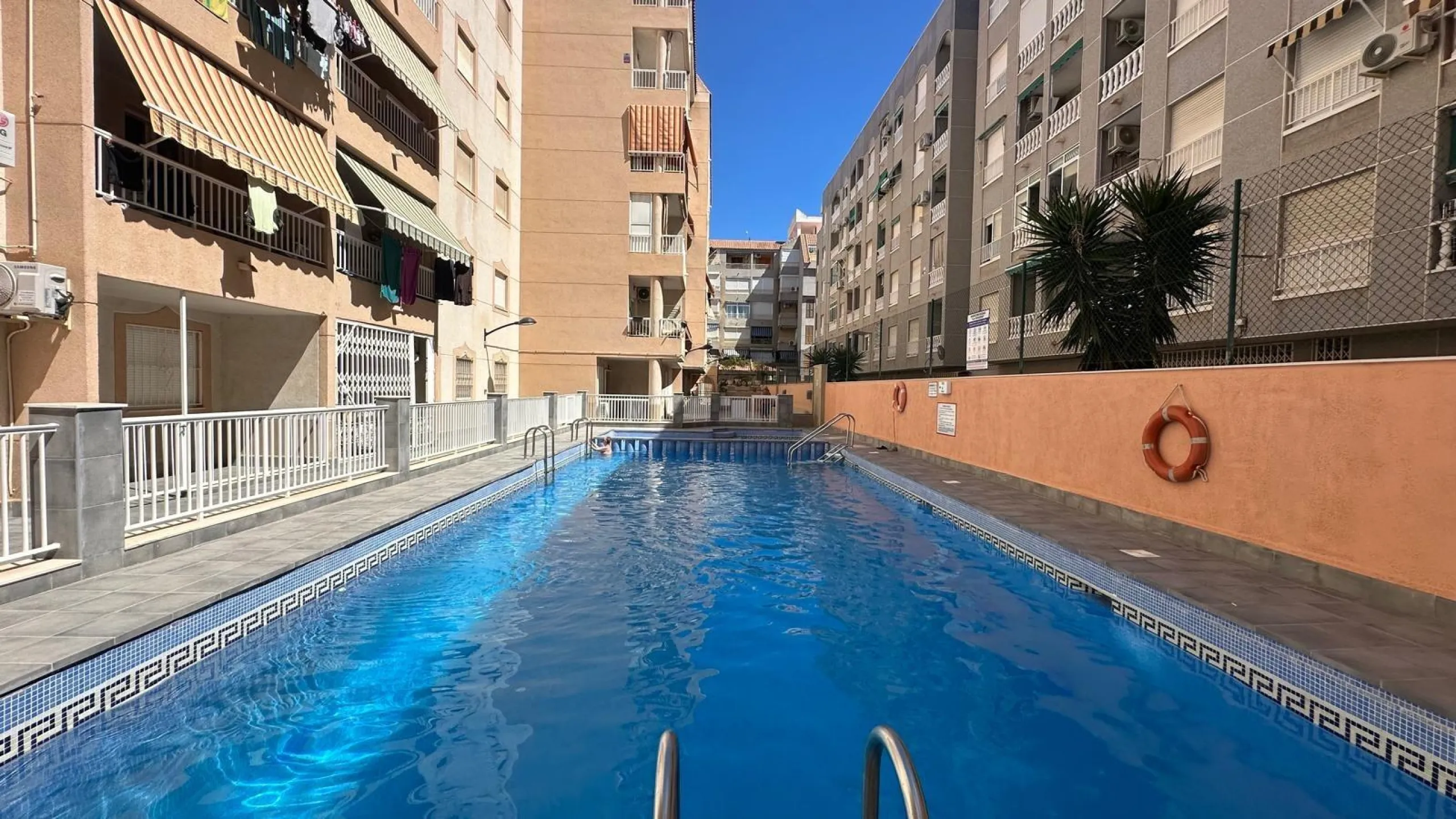 ATICO CON 2 HAB 1 BAÑO A 300 METROS DE LA PLAYA CON PISCINA COMUNITARIA