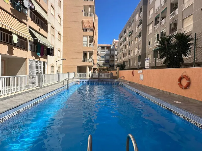 ATICO CON 2 HAB 1 BAÑO A 300 METROS DE LA PLAYA CON PISCINA COMUNITARIA