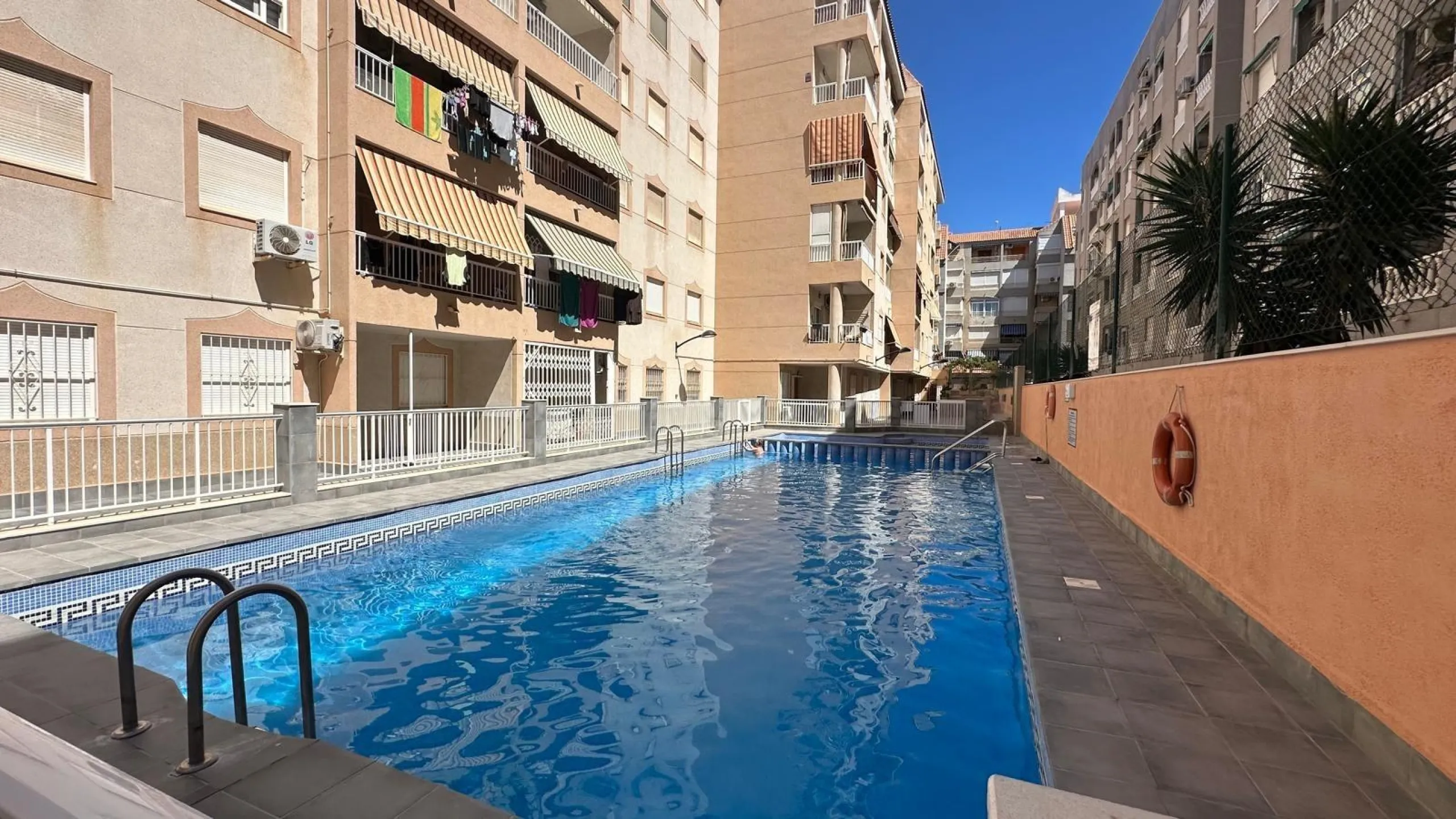 ATICO CON 2 HAB 1 BAÑO A 300 METROS DE LA PLAYA CON PISCINA COMUNITARIA