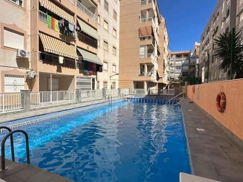 ATICO CON 2 HAB 1 BAÑO A 300 METROS DE LA PLAYA CON PISCINA COMUNITARIA