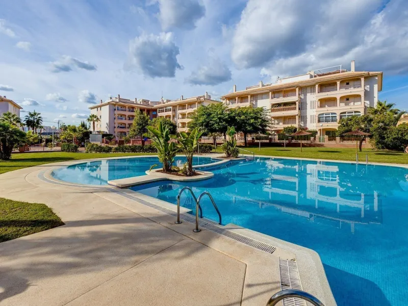 APARTAMENTO DE 2 DORMITORIOS 2 BAÑOS CON TERRAZA EN PLAYA FLAMENCA URB. LAGUNA GOLF