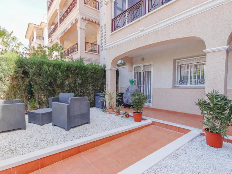 APARTAMENTO DE 2 DORMITORIOS 2 BAÑOS CON TERRAZA EN PLAYA FLAMENCA URB. LAGUNA GOLF