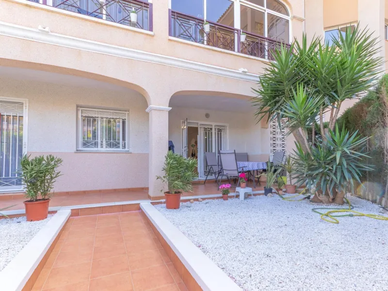 APARTAMENTO DE 2 DORMITORIOS 2 BAÑOS CON TERRAZA EN PLAYA FLAMENCA URB. LAGUNA GOLF