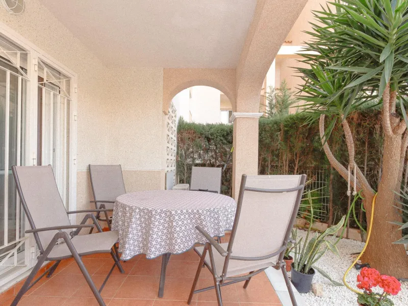 APARTAMENTO DE 2 DORMITORIOS 2 BAÑOS CON TERRAZA EN PLAYA FLAMENCA URB. LAGUNA GOLF