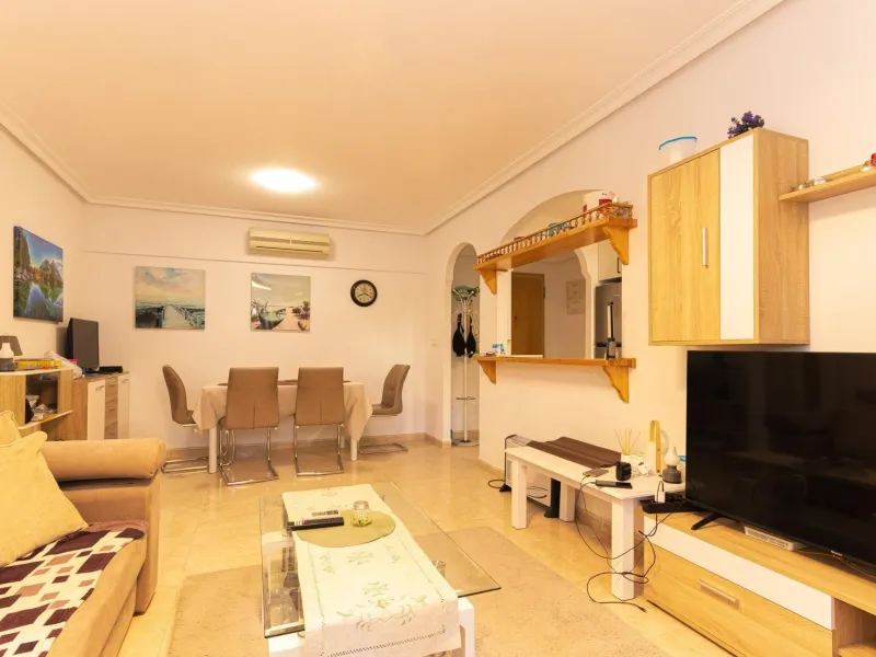 APARTAMENTO DE 2 DORMITORIOS 2 BAÑOS CON TERRAZA EN PLAYA FLAMENCA URB. LAGUNA GOLF