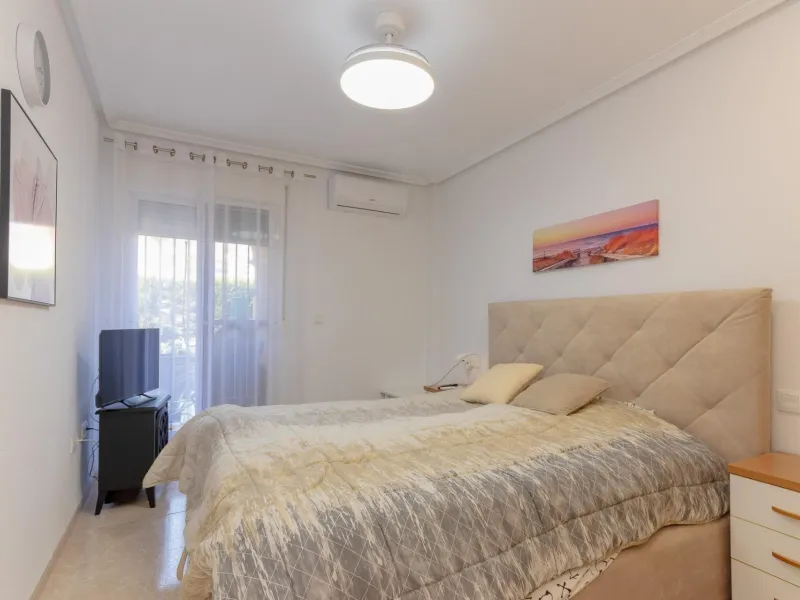 APARTAMENTO DE 2 DORMITORIOS 2 BAÑOS CON TERRAZA EN PLAYA FLAMENCA URB. LAGUNA GOLF