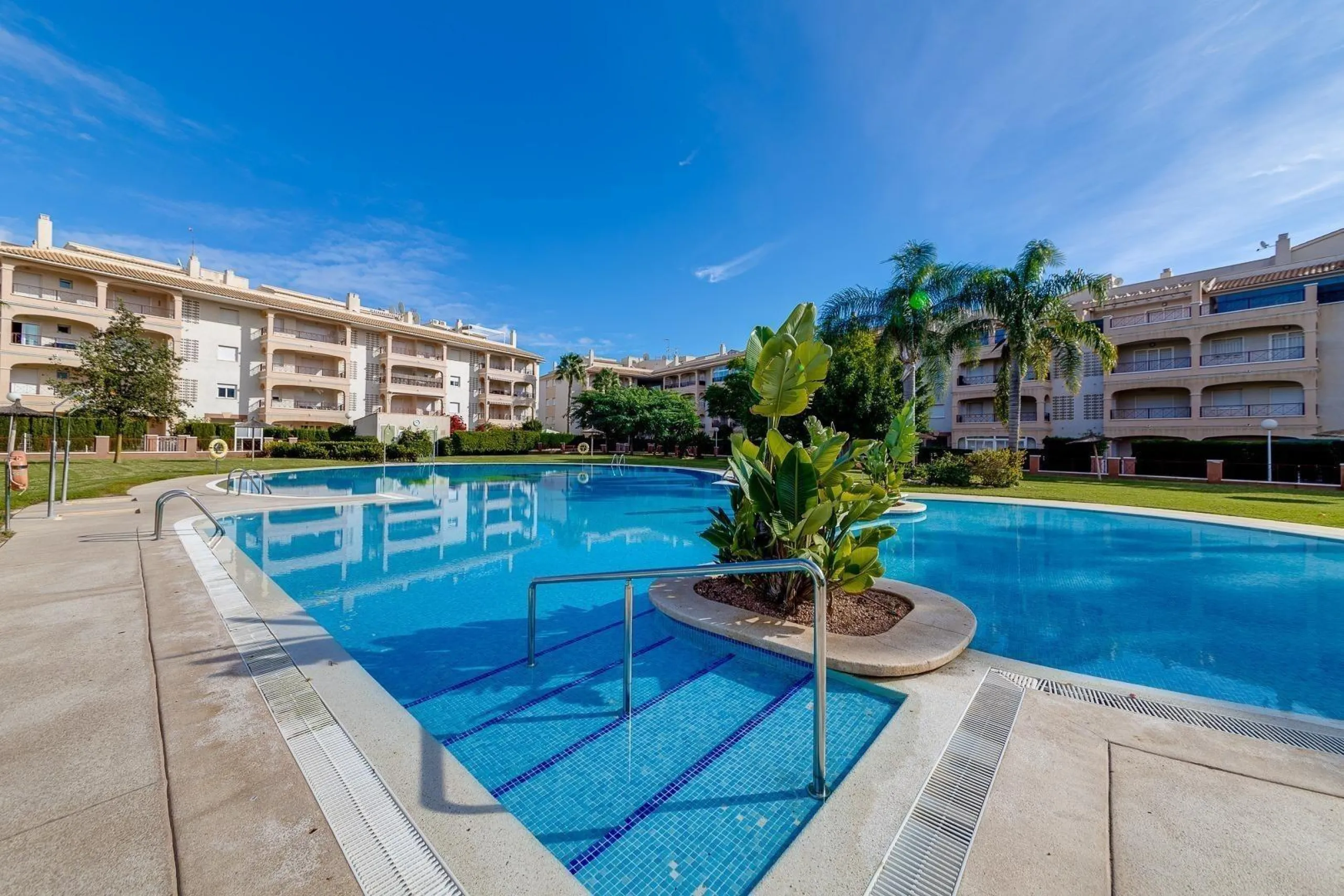 APARTAMENTO DE 2 DORMITORIOS 2 BAÑOS CON TERRAZA EN PLAYA FLAMENCA URB. LAGUNA GOLF