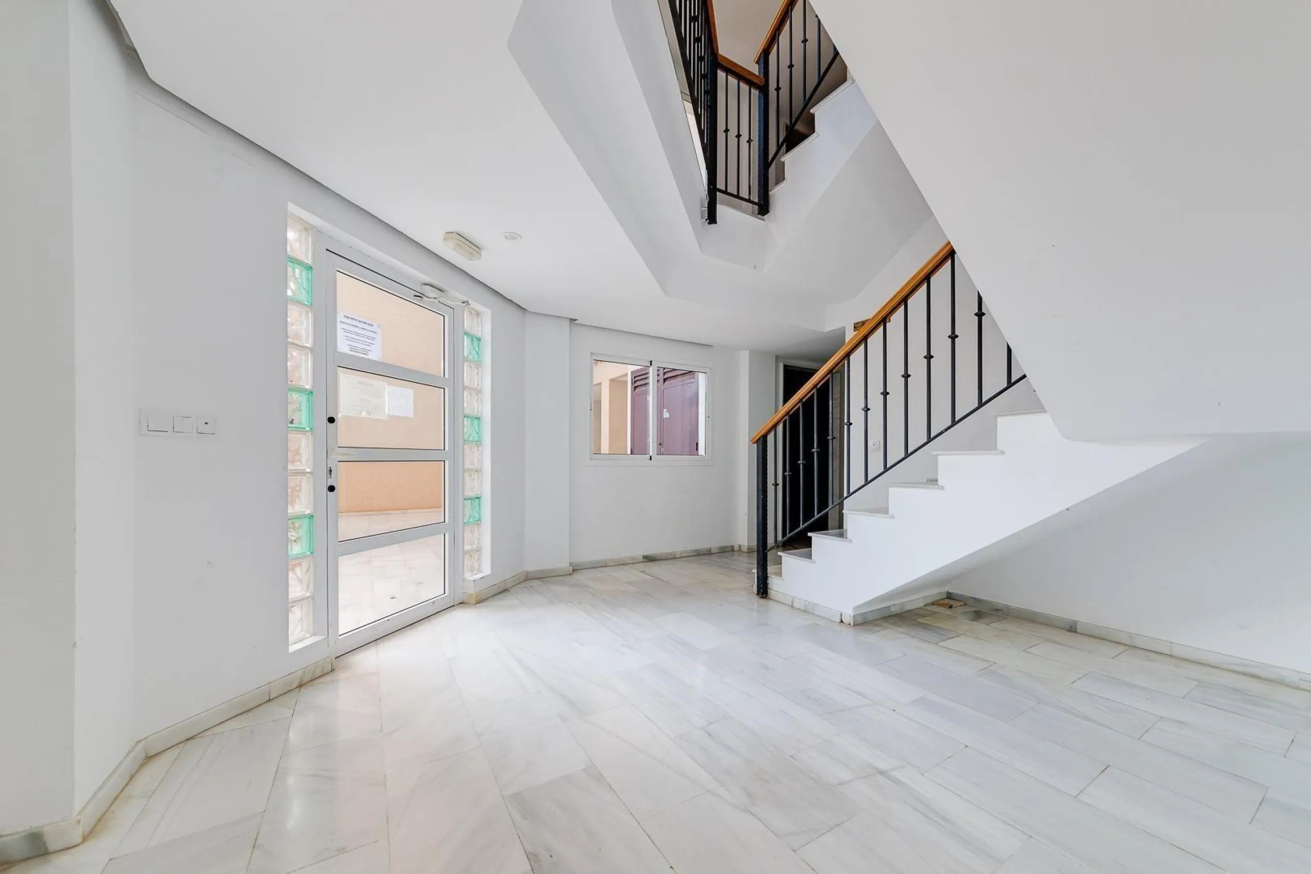APARTAMENTO DE 2 DORMITORIOS 2 BAÑOS CON TERRAZA EN PLAYA FLAMENCA URB. LAGUNA GOLF