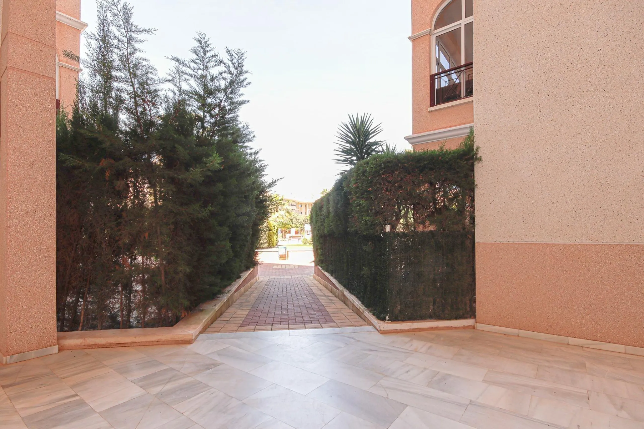 APARTAMENTO DE 2 DORMITORIOS 2 BAÑOS CON TERRAZA EN PLAYA FLAMENCA URB. LAGUNA GOLF