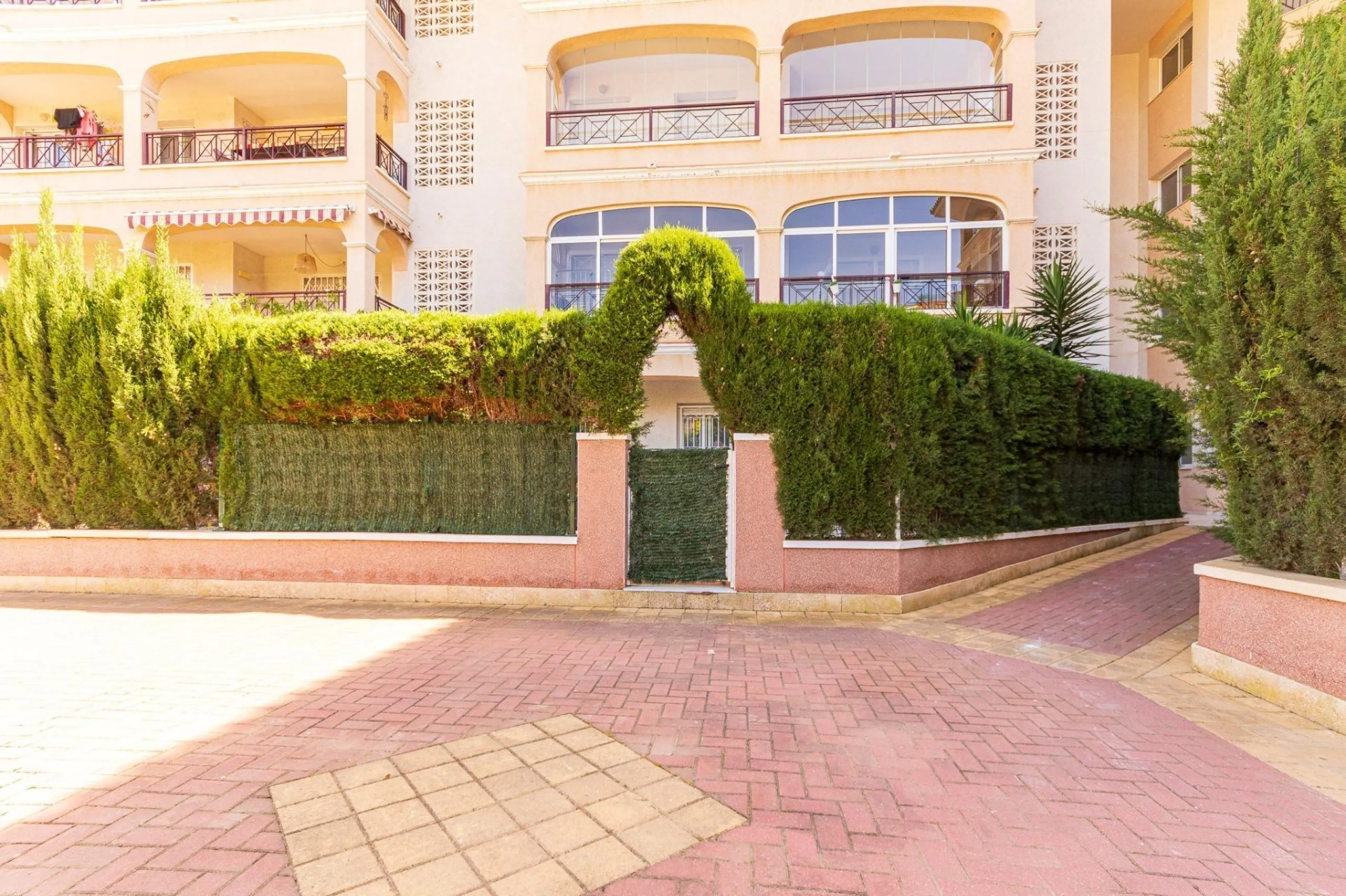APARTAMENTO DE 2 DORMITORIOS 2 BAÑOS CON TERRAZA EN PLAYA FLAMENCA URB. LAGUNA GOLF