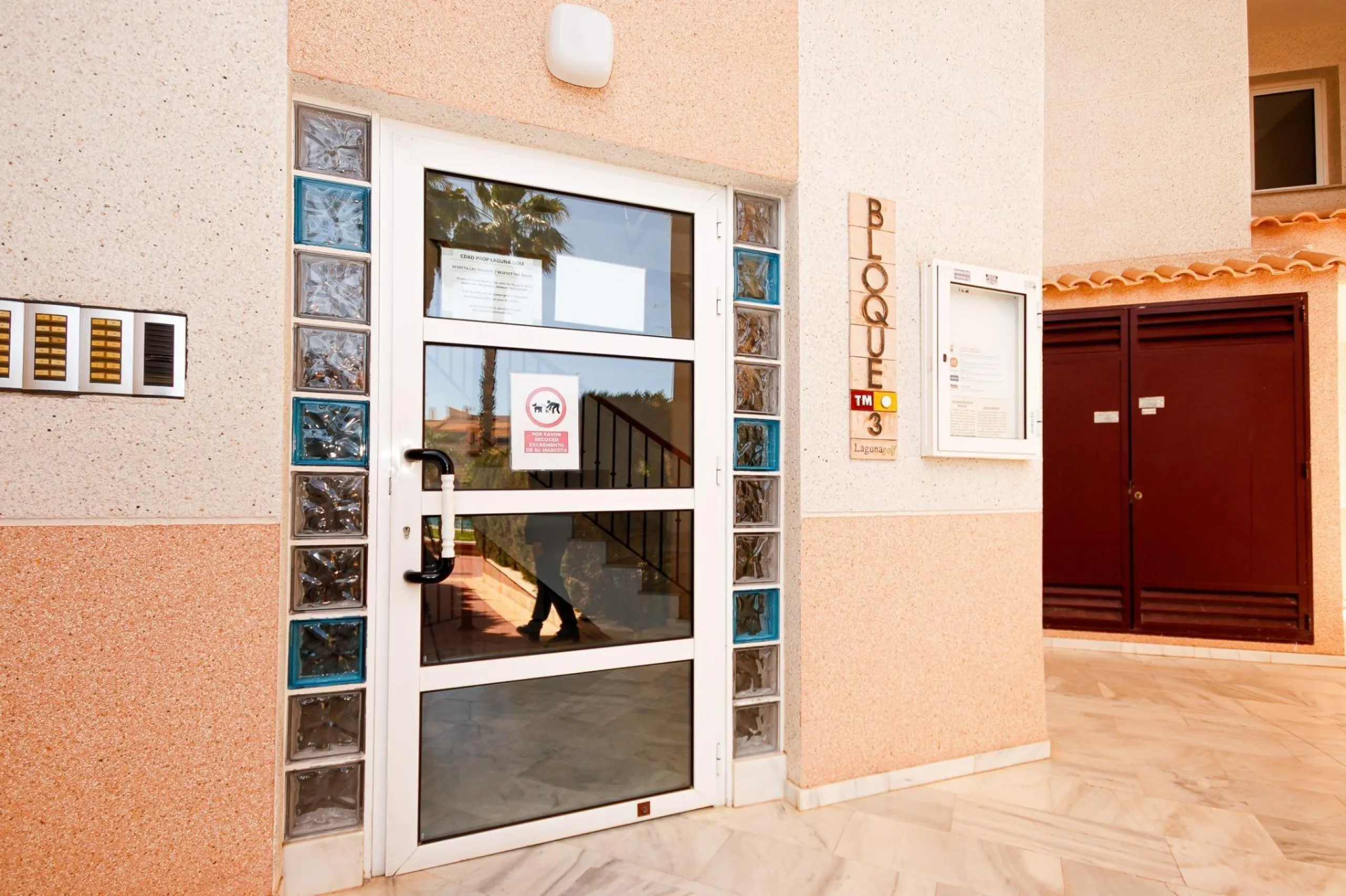 APARTAMENTO DE 2 DORMITORIOS 2 BAÑOS CON TERRAZA EN PLAYA FLAMENCA URB. LAGUNA GOLF