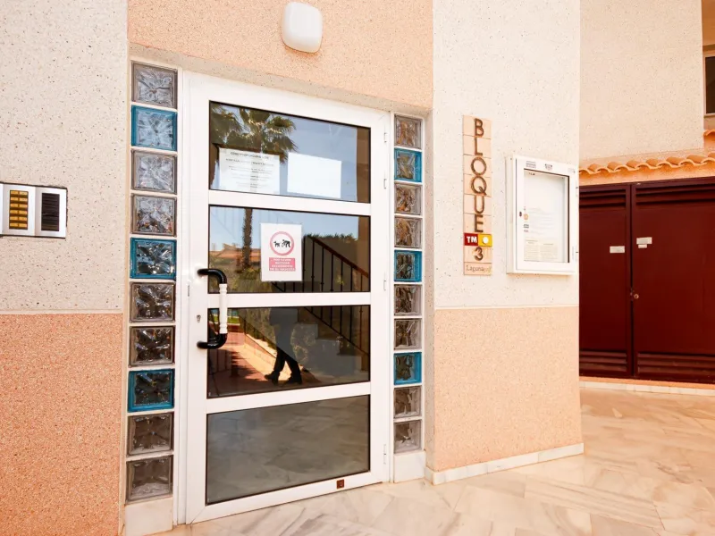 APARTAMENTO DE 2 DORMITORIOS 2 BAÑOS CON TERRAZA EN PLAYA FLAMENCA URB. LAGUNA GOLF