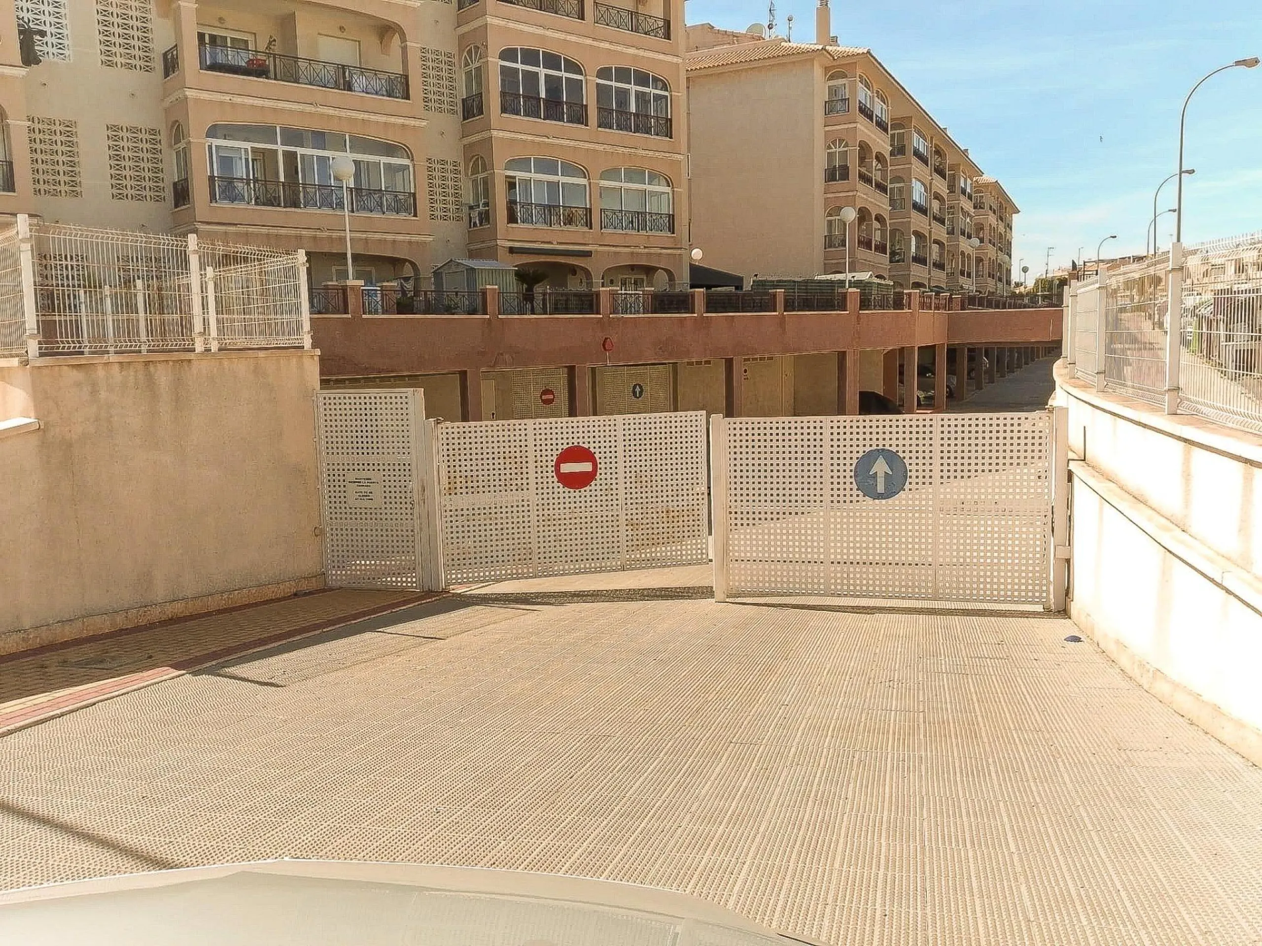 APARTAMENTO DE 2 DORMITORIOS 2 BAÑOS CON TERRAZA EN PLAYA FLAMENCA URB. LAGUNA GOLF