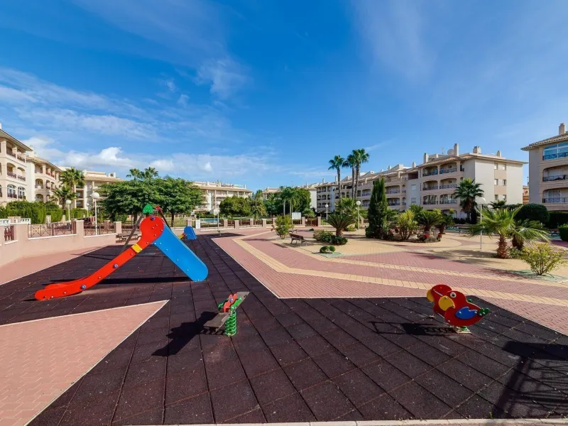 APARTAMENTO DE 2 DORMITORIOS 2 BAÑOS CON TERRAZA EN PLAYA FLAMENCA URB. LAGUNA GOLF