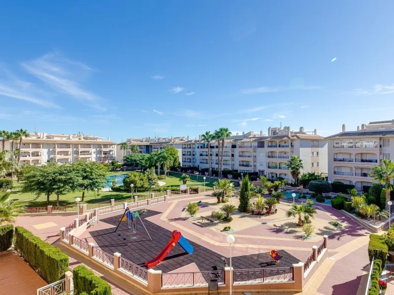 APARTAMENTO DE 2 DORMITORIOS 2 BAÑOS CON TERRAZA EN PLAYA FLAMENCA URB. LAGUNA GOLF