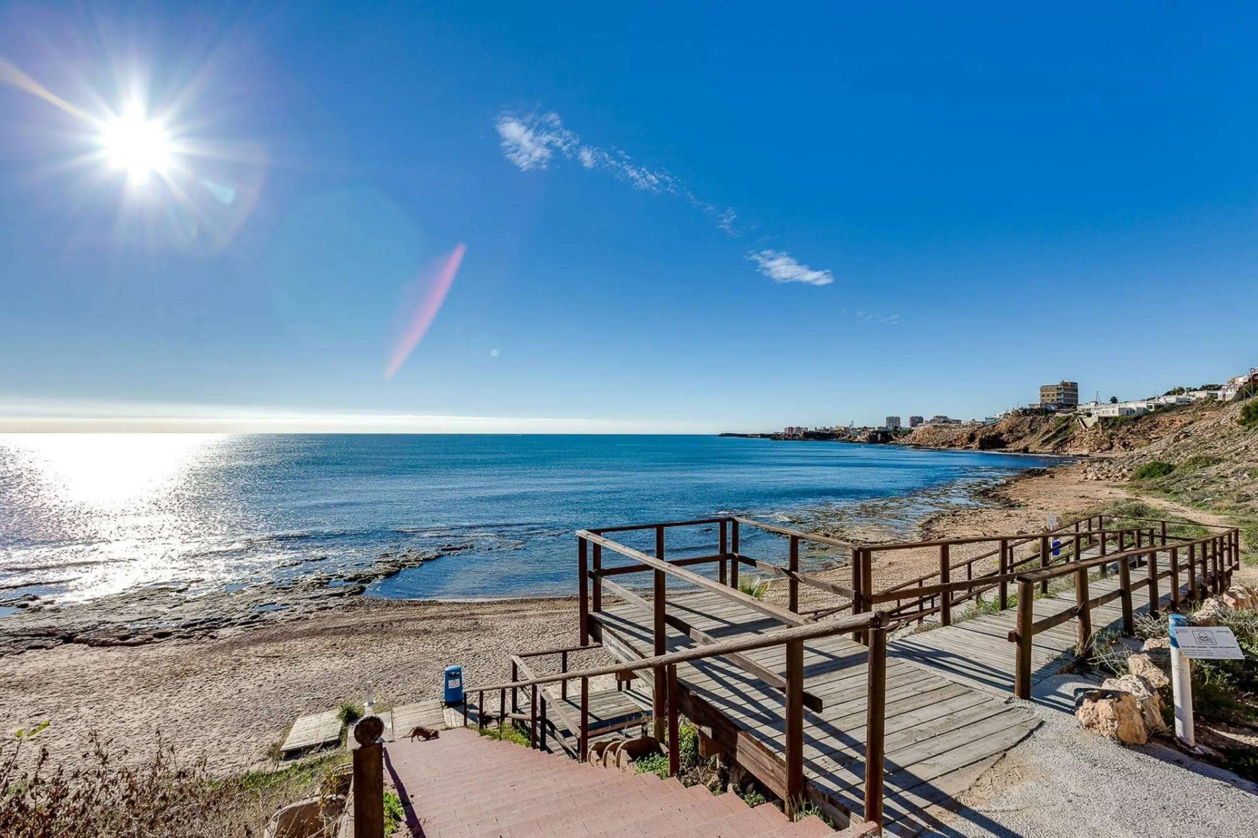 APARTAMENTO DE 2 DORMITORIOS 2 BAÑOS CON TERRAZA EN PLAYA FLAMENCA URB. LAGUNA GOLF