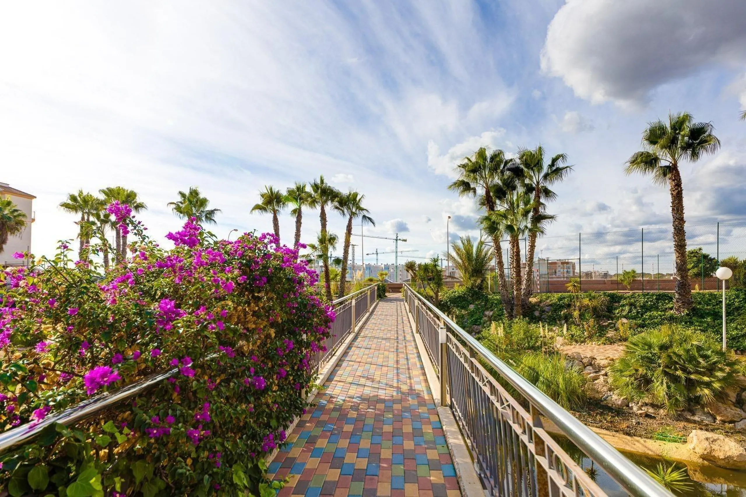 APARTAMENTO DE 2 DORMITORIOS 2 BAÑOS CON TERRAZA EN PLAYA FLAMENCA URB. LAGUNA GOLF
