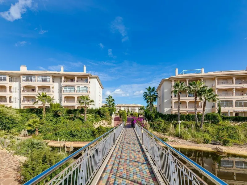 APARTAMENTO DE 2 DORMITORIOS 2 BAÑOS CON TERRAZA EN PLAYA FLAMENCA URB. LAGUNA GOLF
