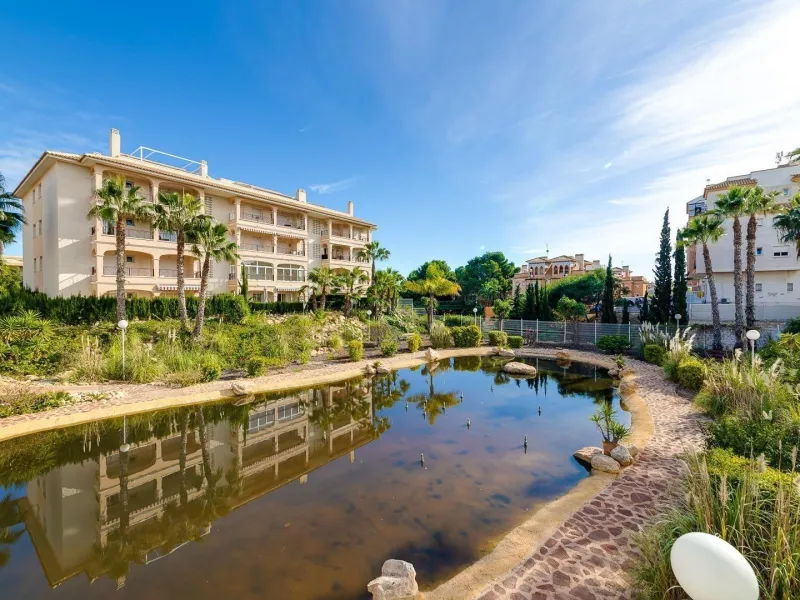 APARTAMENTO DE 2 DORMITORIOS 2 BAÑOS CON TERRAZA EN PLAYA FLAMENCA URB. LAGUNA GOLF