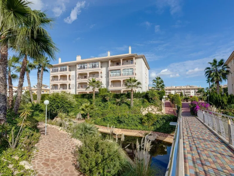 APARTAMENTO DE 2 DORMITORIOS 2 BAÑOS CON TERRAZA EN PLAYA FLAMENCA URB. LAGUNA GOLF