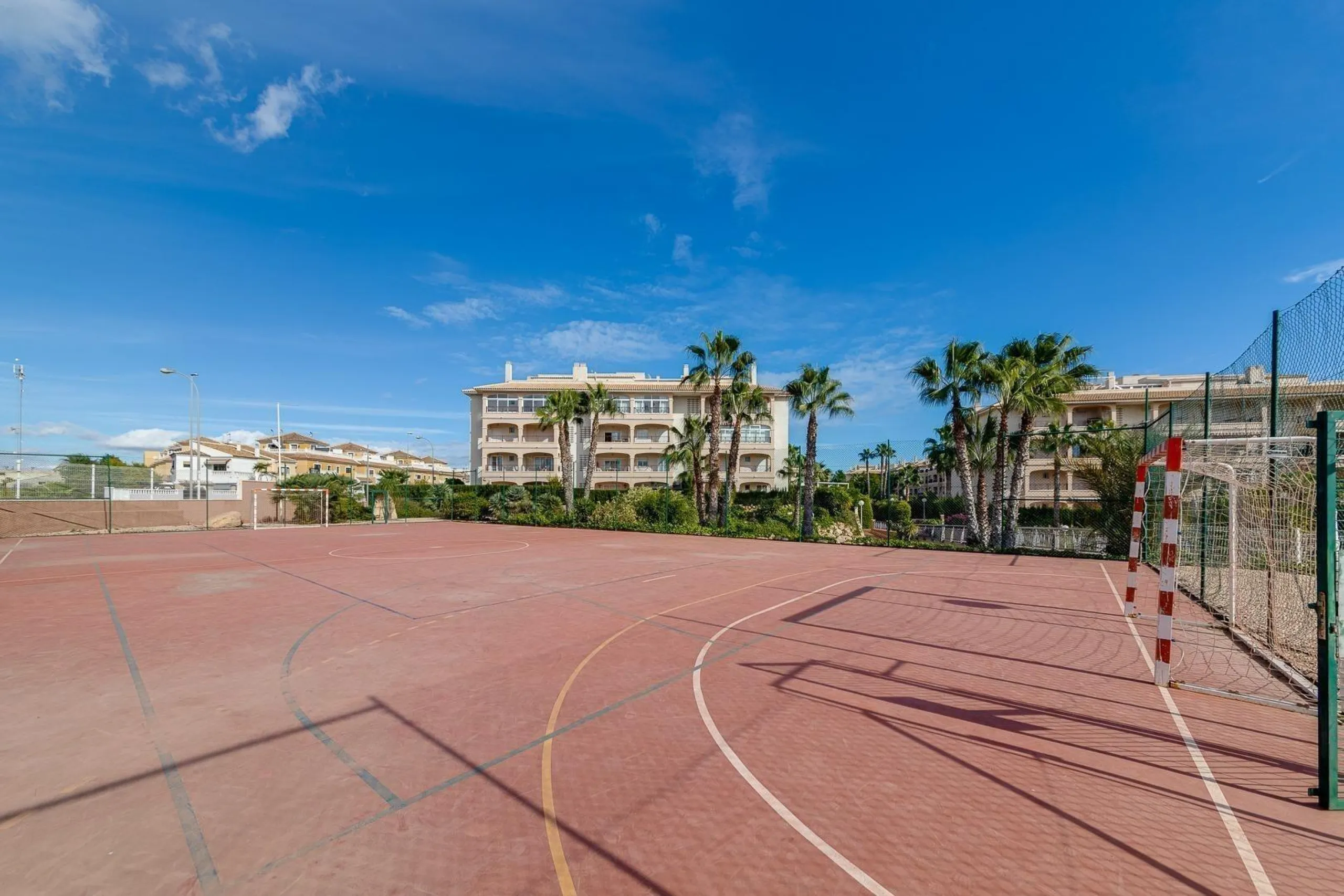 APARTAMENTO DE 2 DORMITORIOS 2 BAÑOS CON TERRAZA EN PLAYA FLAMENCA URB. LAGUNA GOLF
