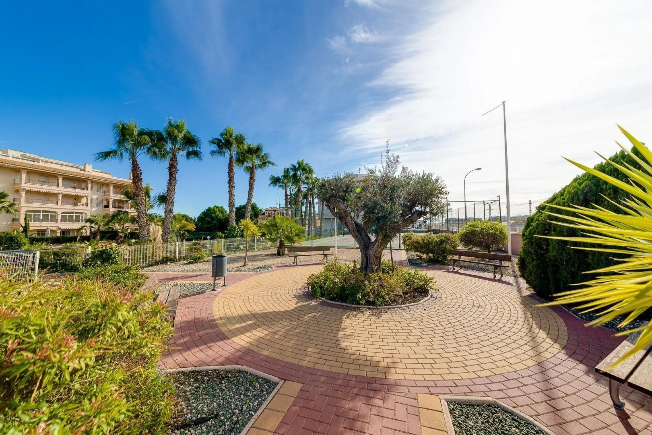 APARTAMENTO DE 2 DORMITORIOS 2 BAÑOS CON TERRAZA EN PLAYA FLAMENCA URB. LAGUNA GOLF