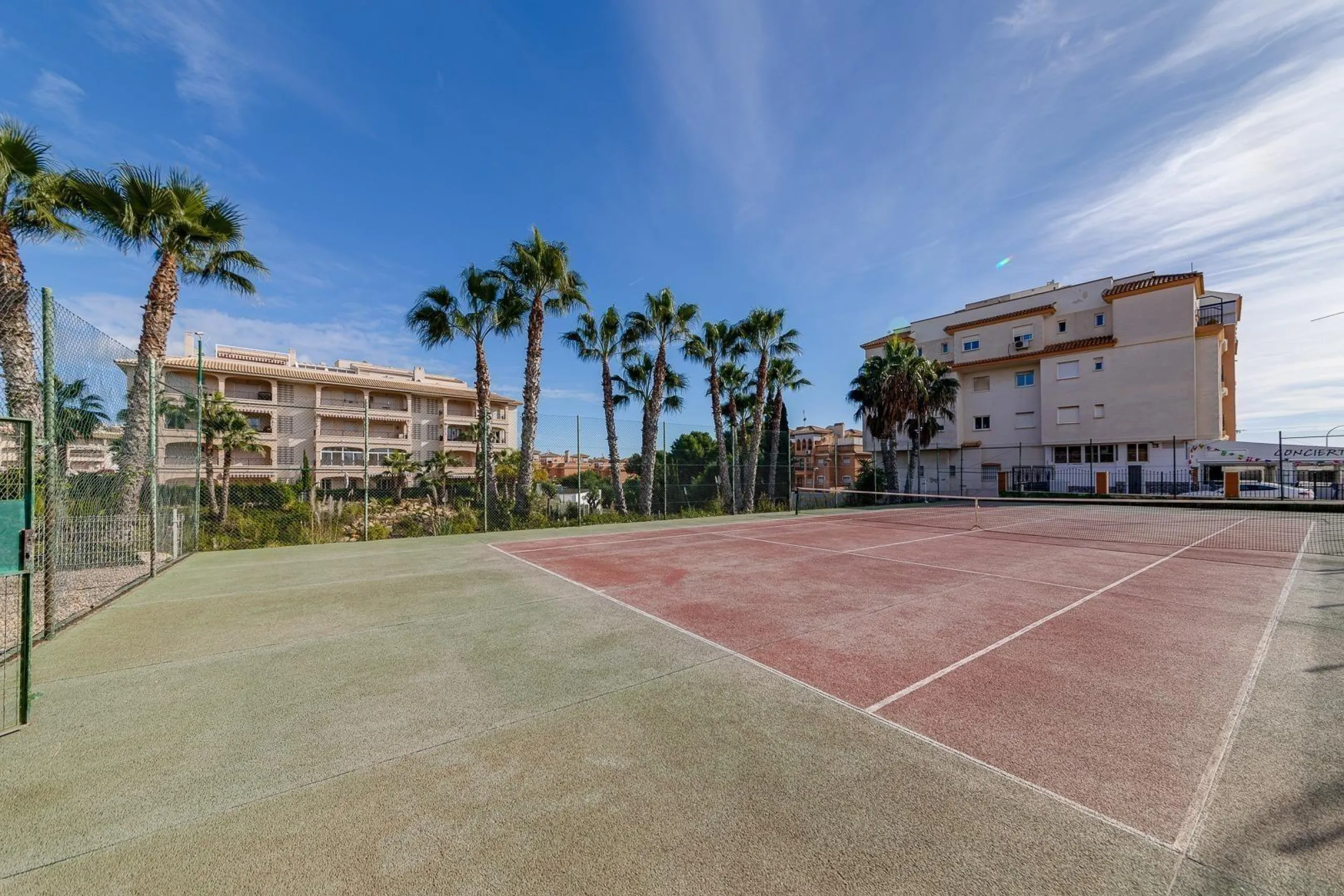 APARTAMENTO DE 2 DORMITORIOS 2 BAÑOS CON TERRAZA EN PLAYA FLAMENCA URB. LAGUNA GOLF