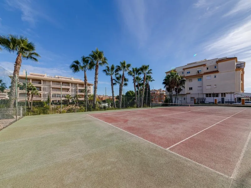 APARTAMENTO DE 2 DORMITORIOS 2 BAÑOS CON TERRAZA EN PLAYA FLAMENCA URB. LAGUNA GOLF