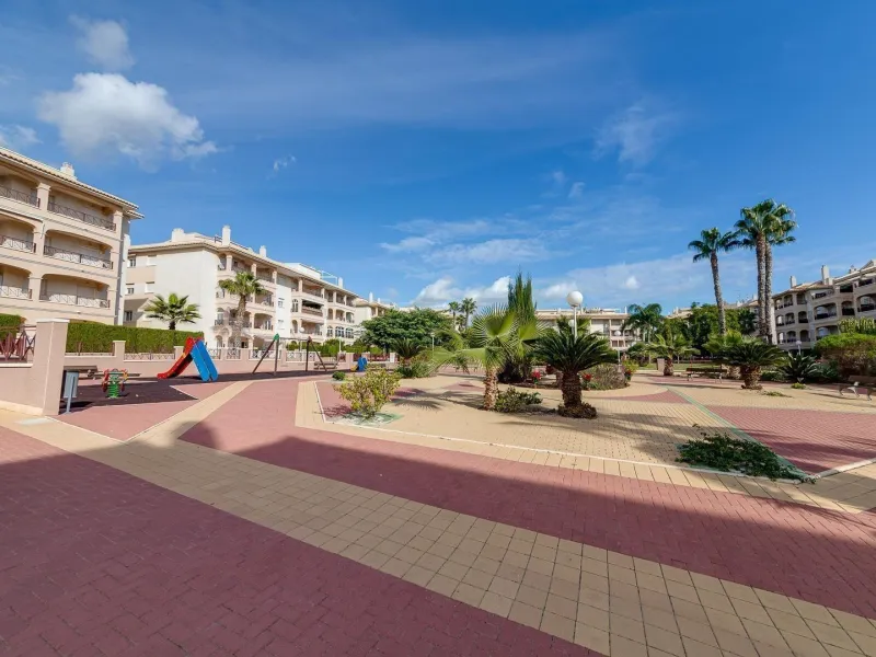 APARTAMENTO DE 2 DORMITORIOS 2 BAÑOS CON TERRAZA EN PLAYA FLAMENCA URB. LAGUNA GOLF