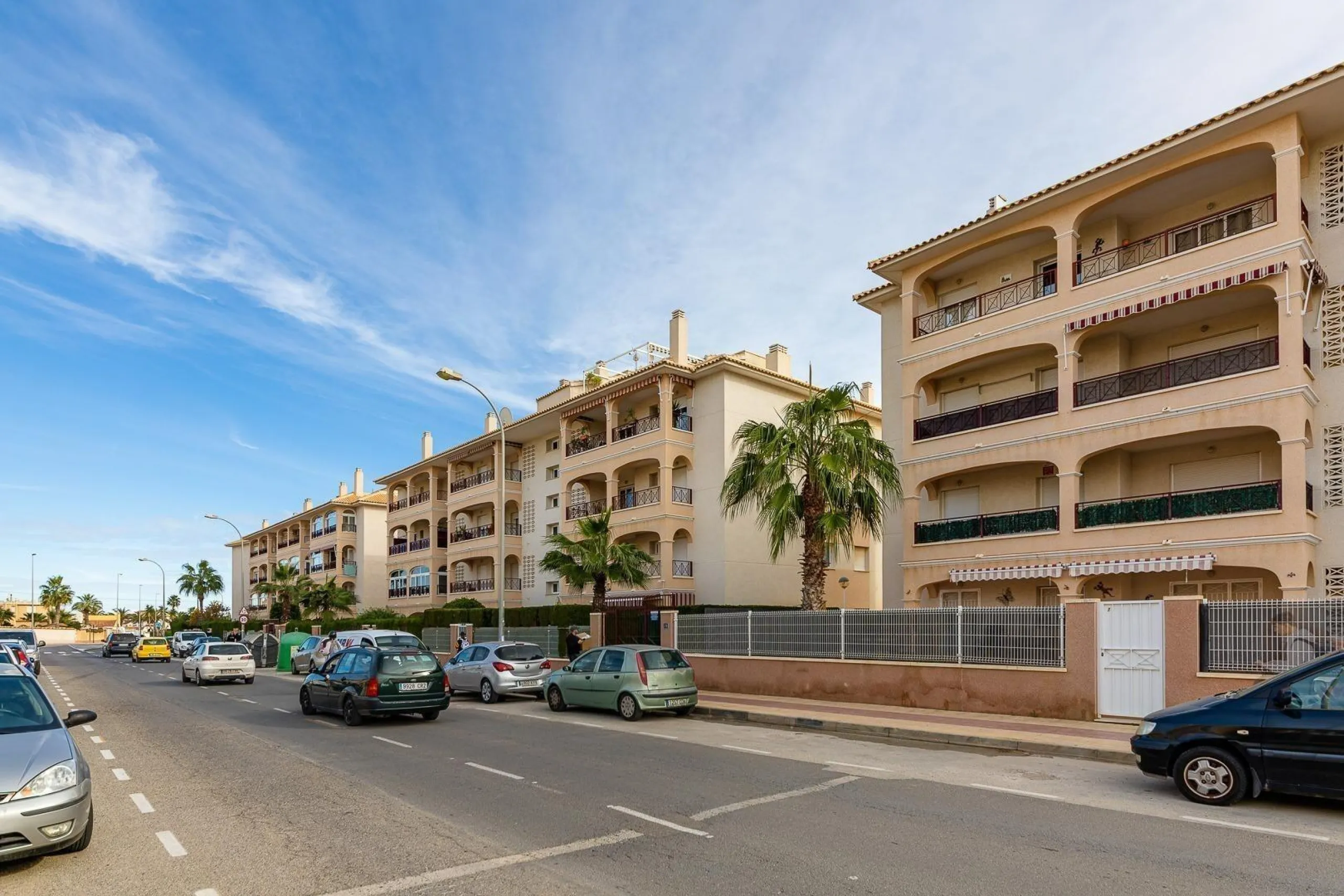 APARTAMENTO DE 2 DORMITORIOS 2 BAÑOS CON TERRAZA EN PLAYA FLAMENCA URB. LAGUNA GOLF