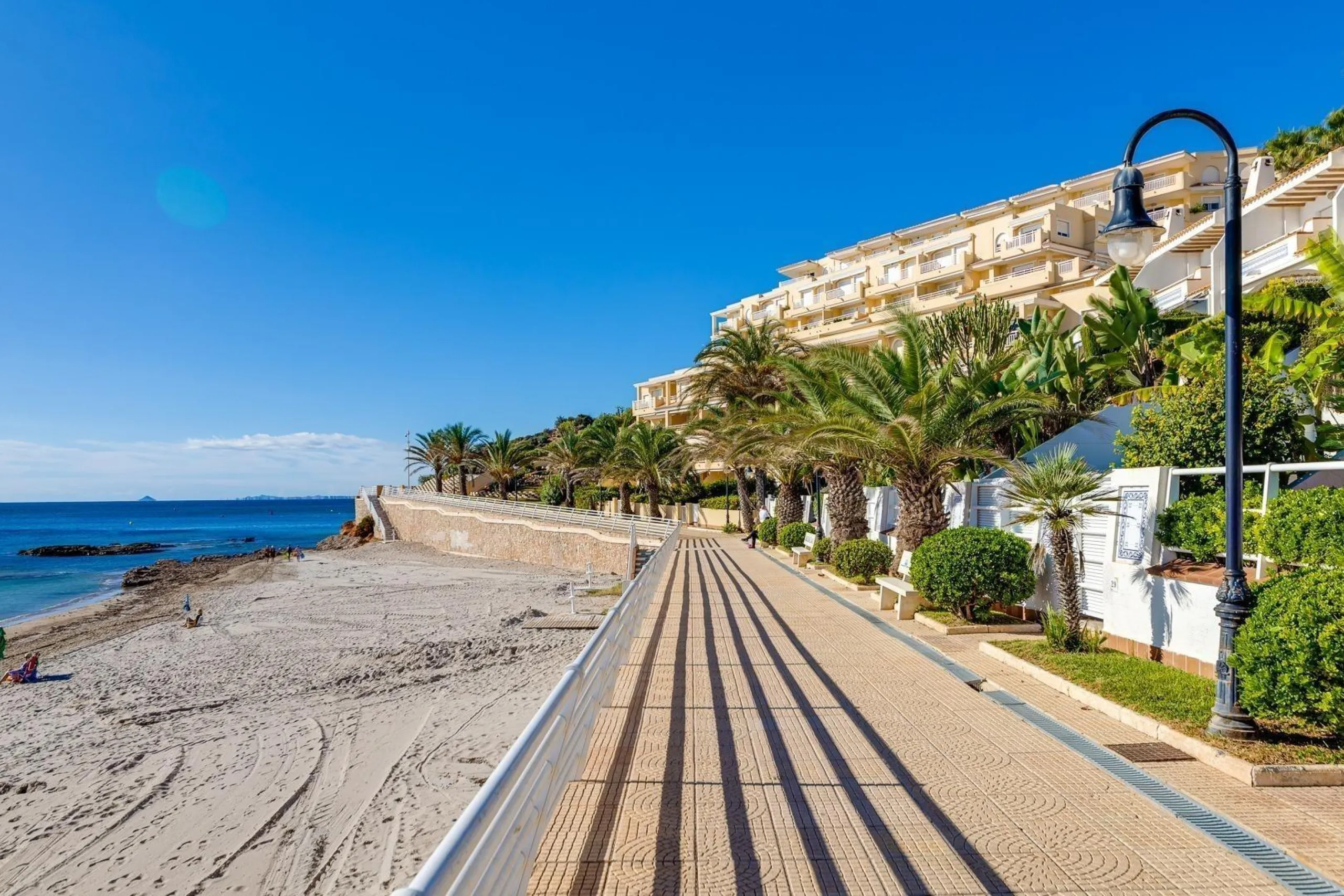 APARTAMENTO DE 2 DORMITORIOS 2 BAÑOS CON TERRAZA EN PLAYA FLAMENCA URB. LAGUNA GOLF