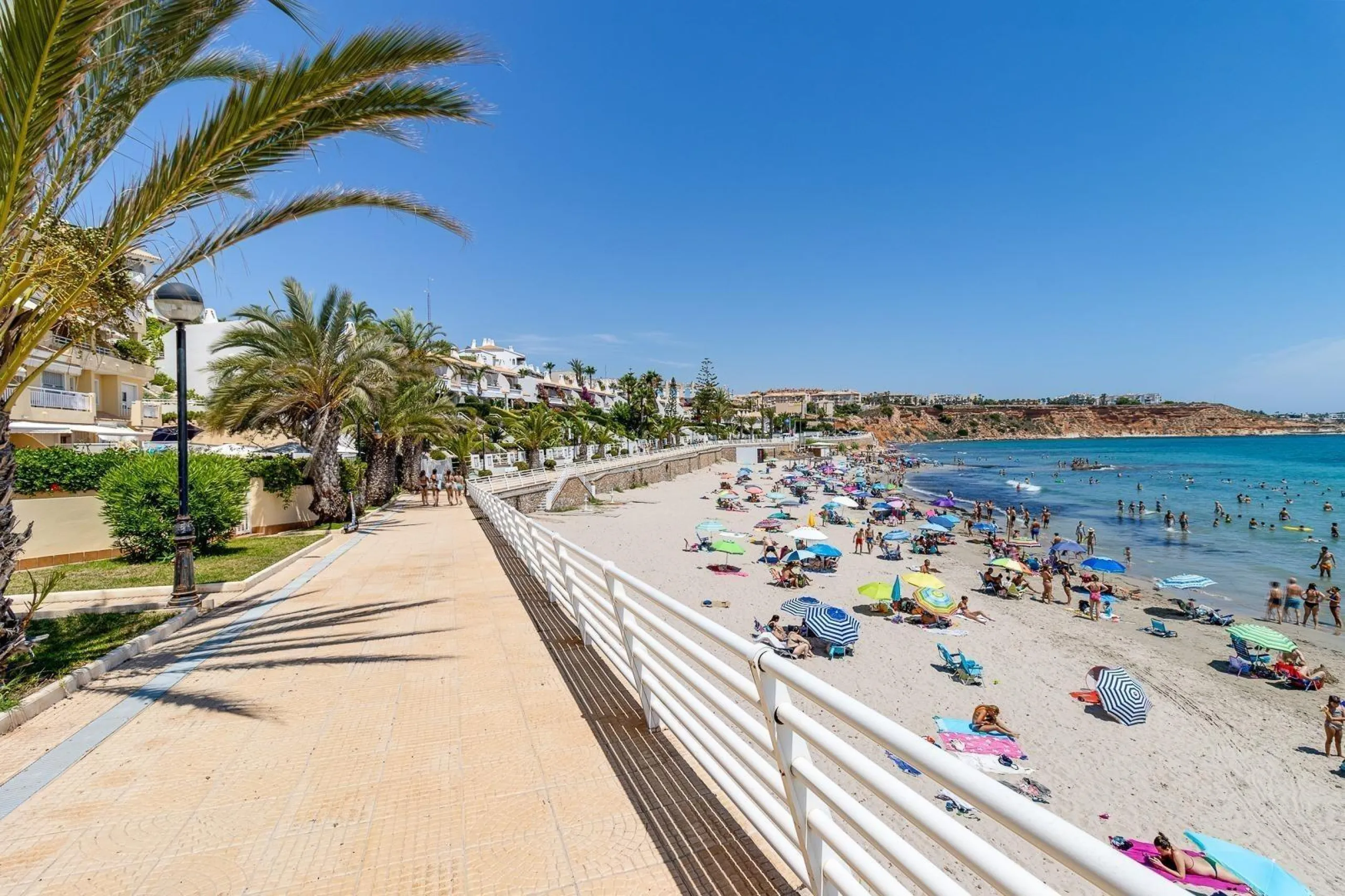 APARTAMENTO DE 2 DORMITORIOS 2 BAÑOS CON TERRAZA EN PLAYA FLAMENCA URB. LAGUNA GOLF