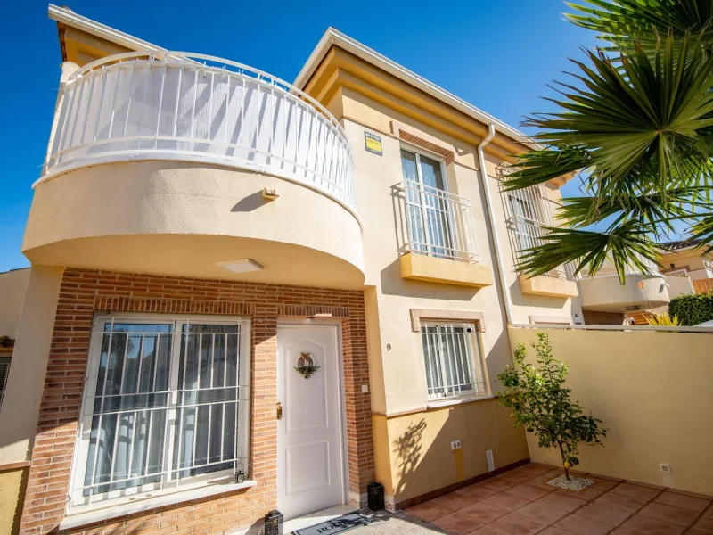 Attractive Semi-Detached House in Rojales, Lo Marabú Area - Ideal for Moving In