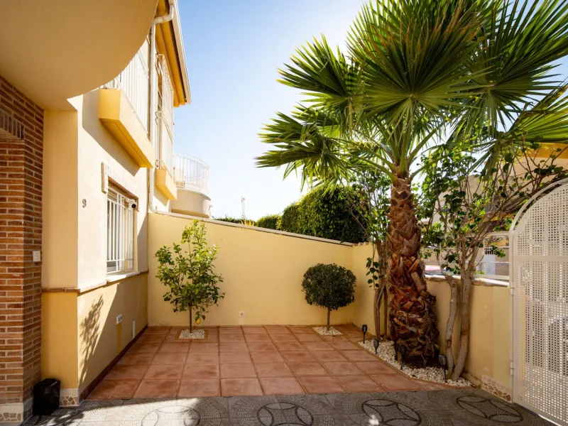 Attractive Semi-Detached House in Rojales, Lo Marabú Area - Ideal for Moving In
