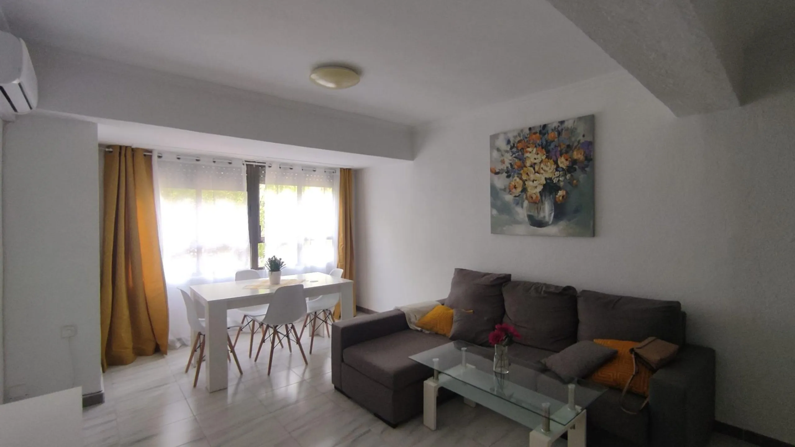 Piso amplio con un patio propio en Benalua