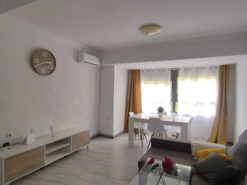 Piso amplio con un patio propio en Benalua