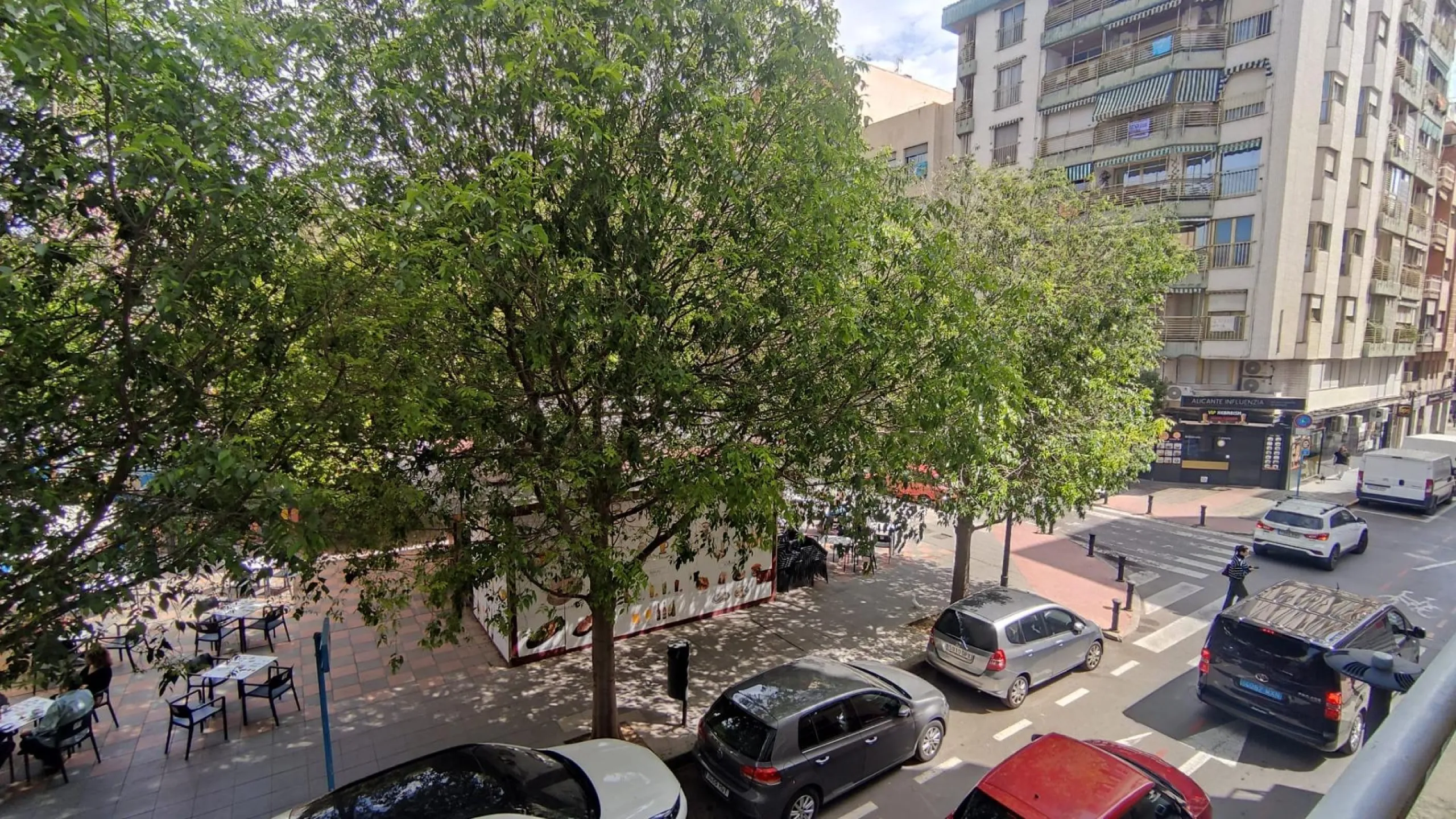 Piso amplio con un patio propio en Benalua