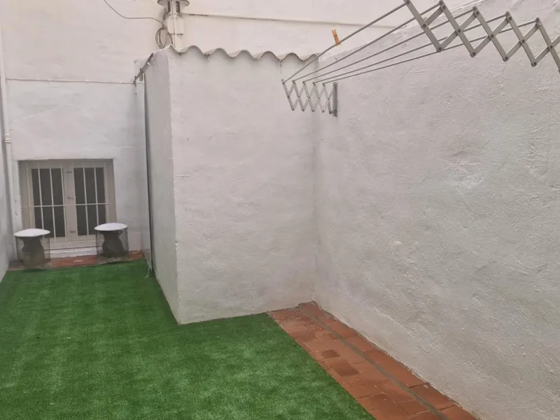 Piso amplio con un patio propio en Benalua