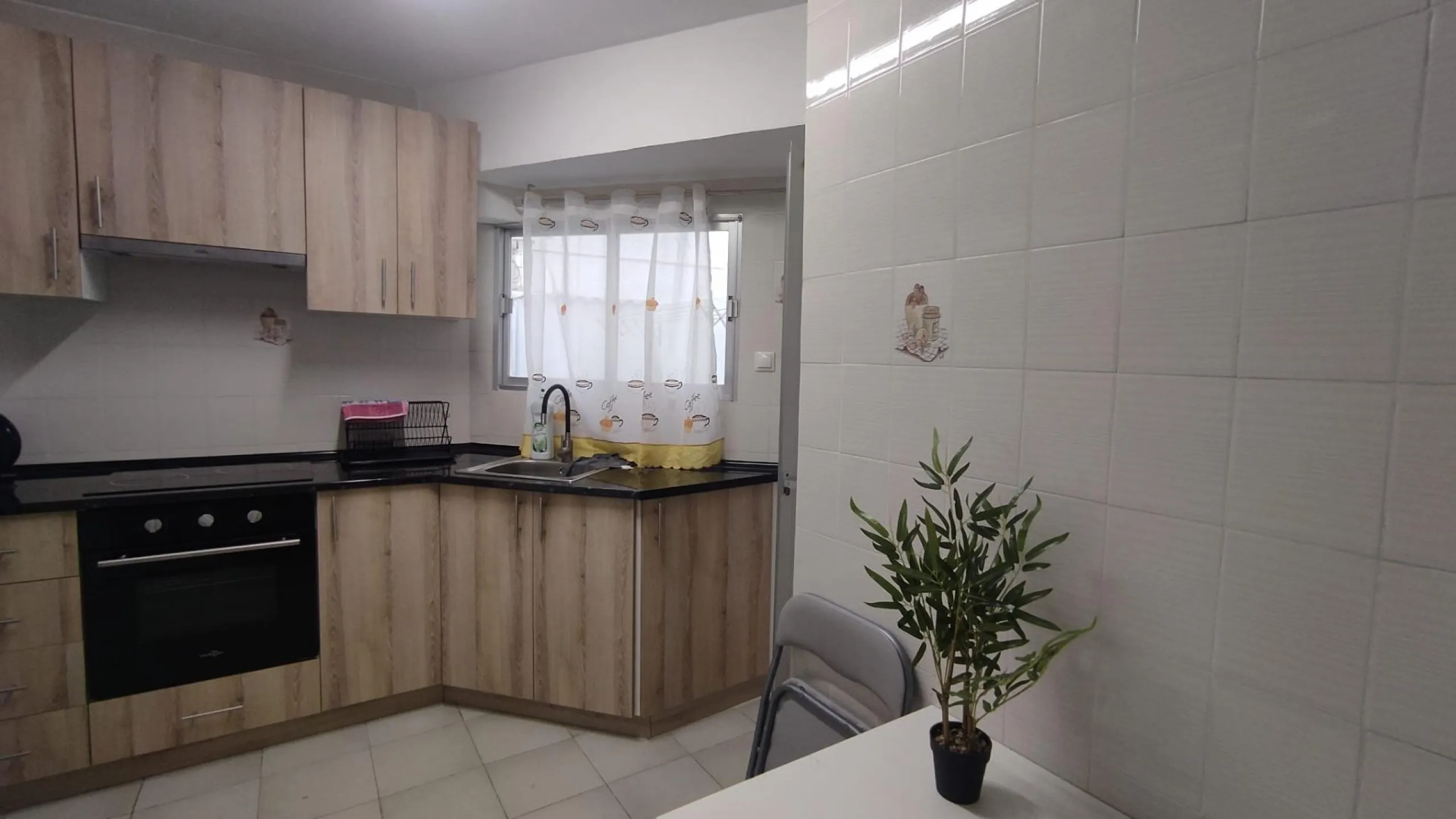 Piso amplio con un patio propio en Benalua