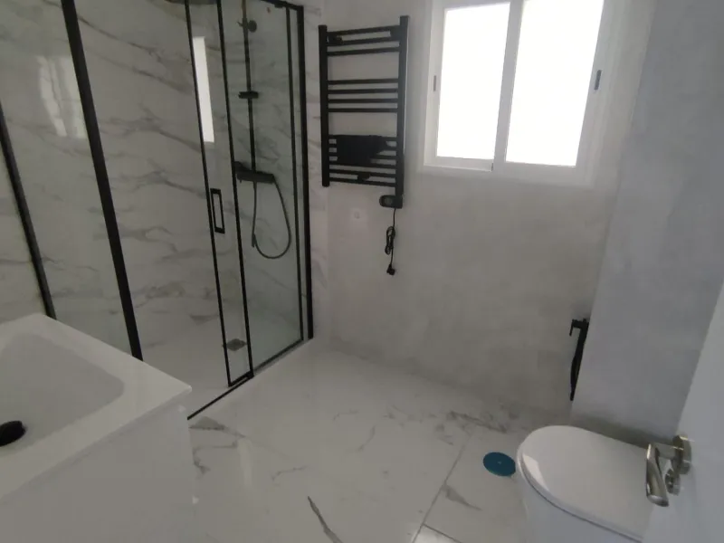 Piso amplio con un patio propio en Benalua