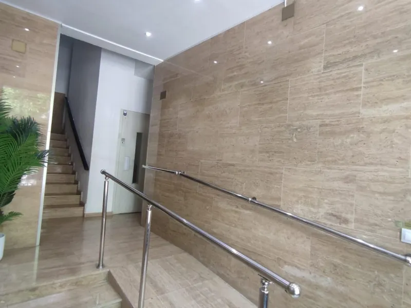 Piso amplio con un patio propio en Benalua
