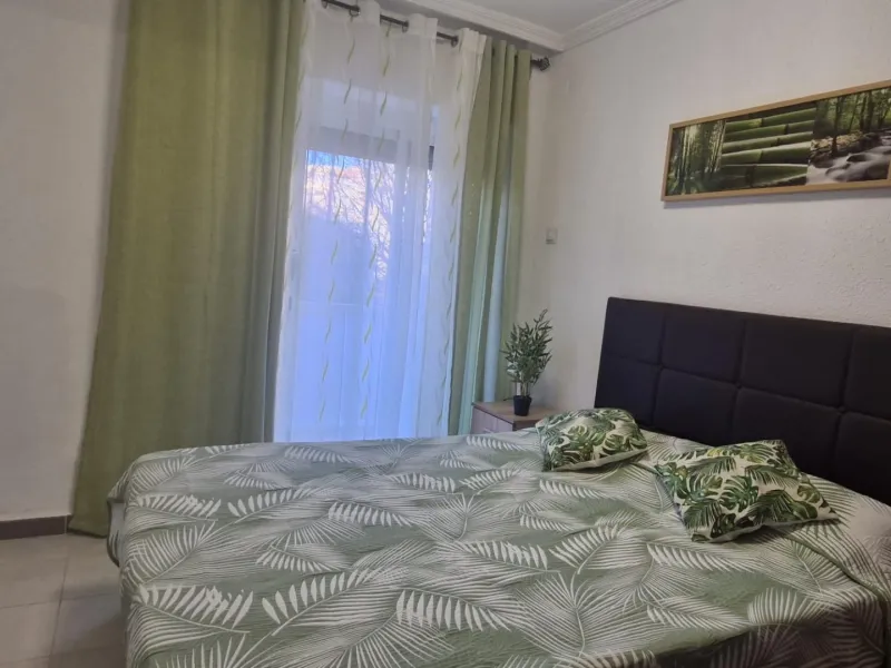 Piso amplio con un patio propio en Benalua