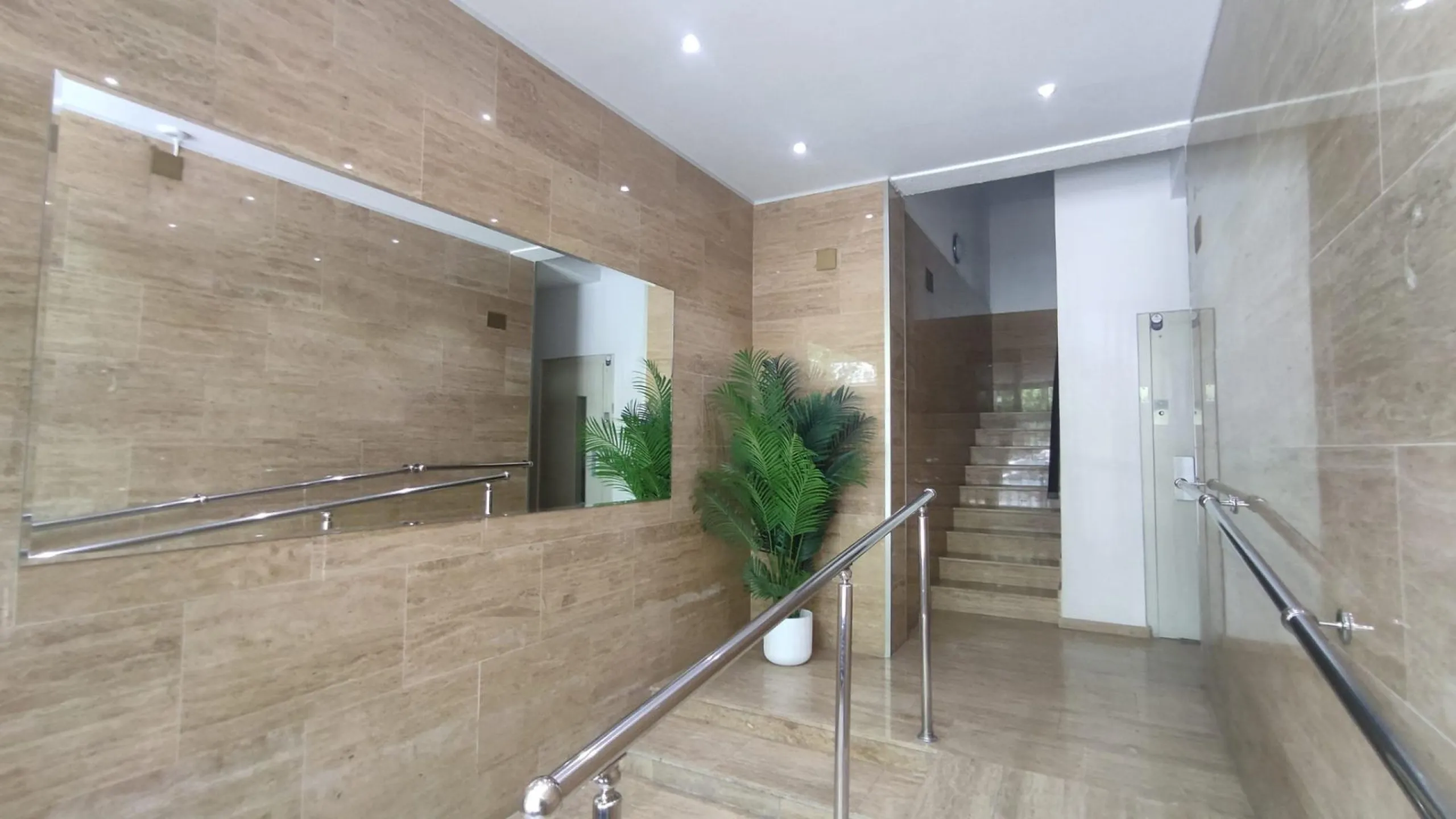 Piso amplio con un patio propio en Benalua